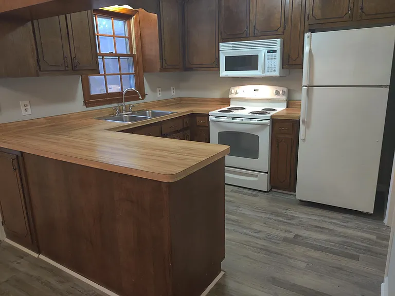 121 Church St — Photo 2