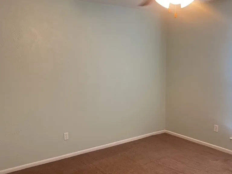3700 Dauphine Ct — Photo 35