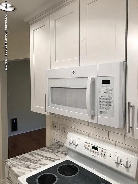 1 bed, 920 sqft, $1,900 — Photo 2
