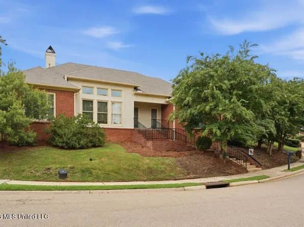 37 Village Green Cir, Jackson, MS 39211