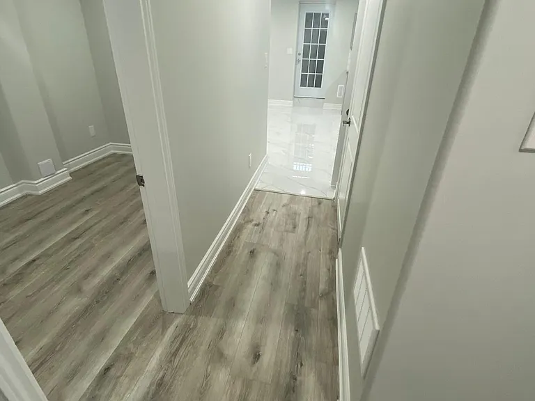 409 Comiskey Cres #BASEMENT — Photo 12