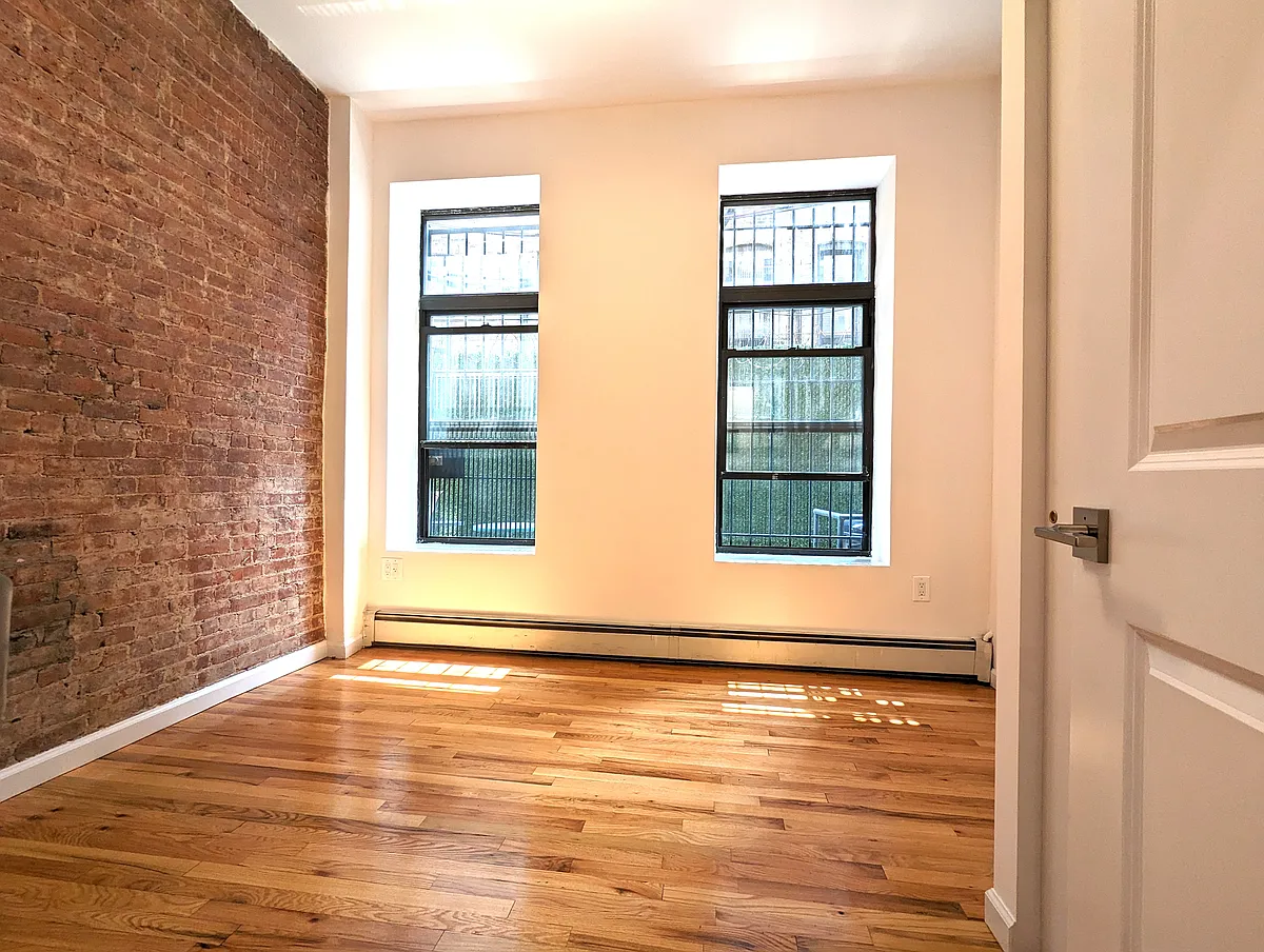 Building Photo - 224 E 85th St #1C