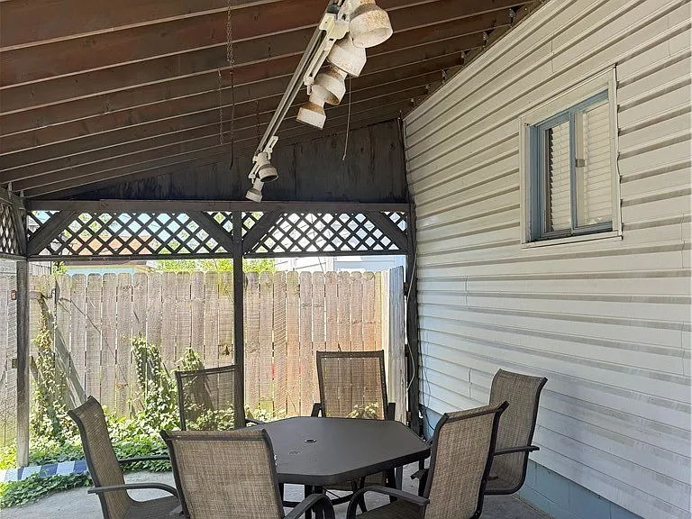298 W Hazeltine Ave — Photo 20