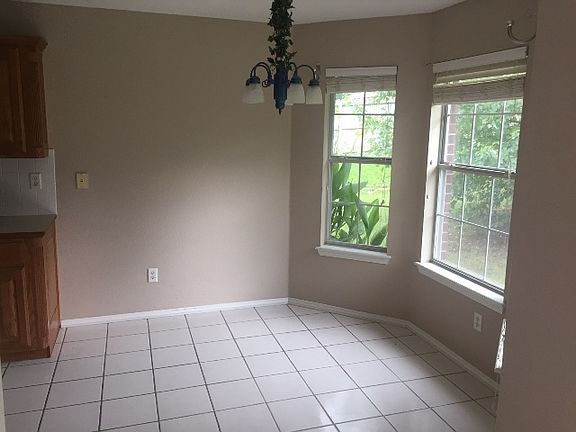 2nd image of 2809 Essex Pl