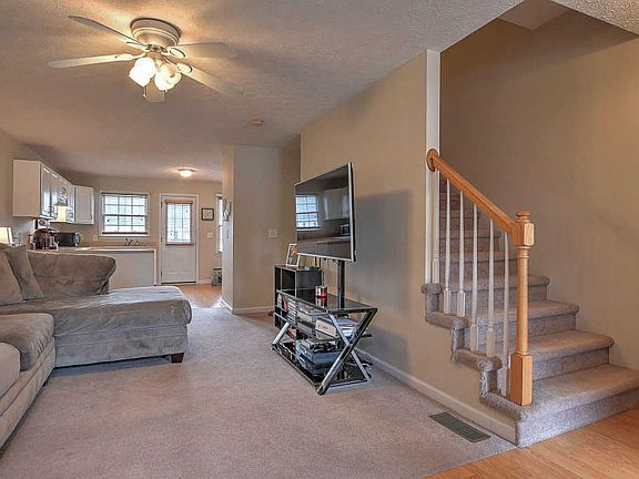 3rd image of 279 Beaverview Dr #0