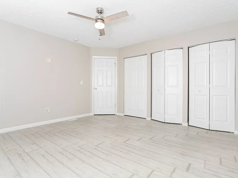 313 Effington Ln — Photo 11