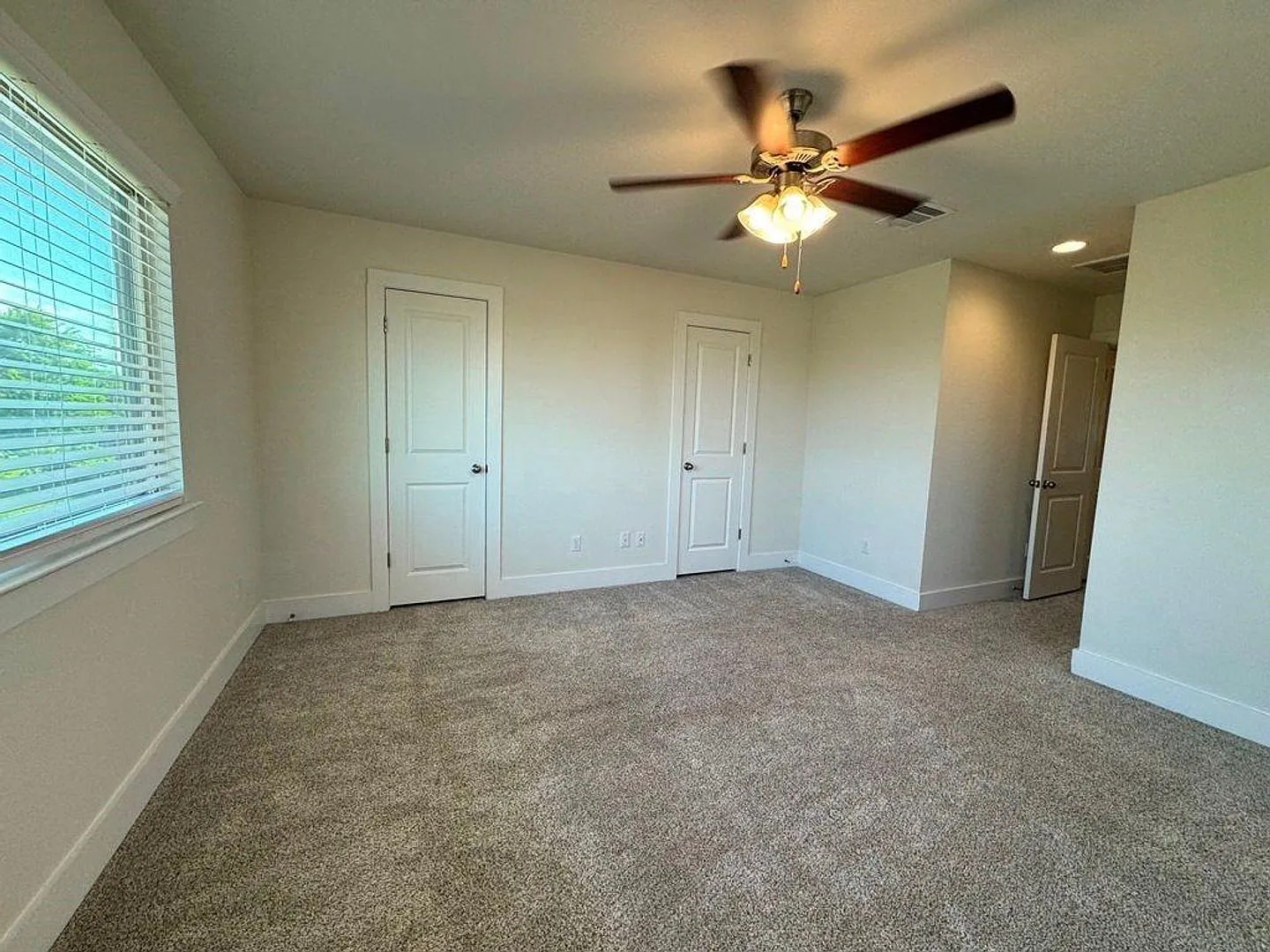 50% off the first month's rent. — Photo 4