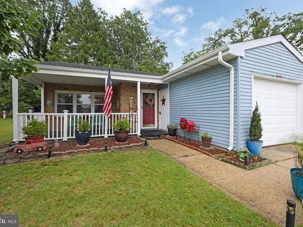 12 Farrington Ct, Southampton, NJ 08088