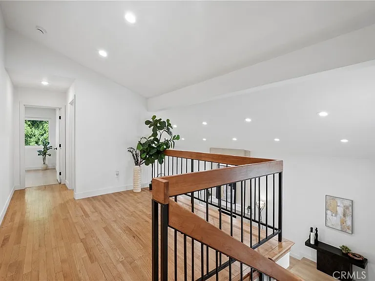 6221 Mammoth Ave — Photo 29