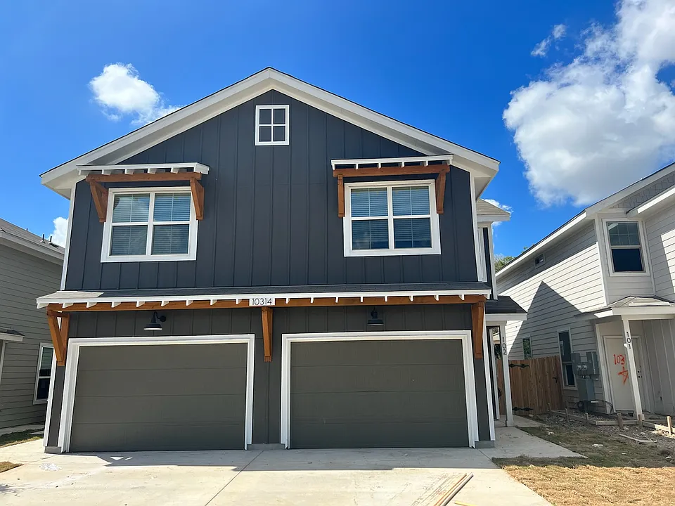 10329 Lynwood Vlg #101