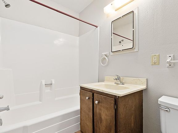 5th image of 1902 Lamar St APT 2
