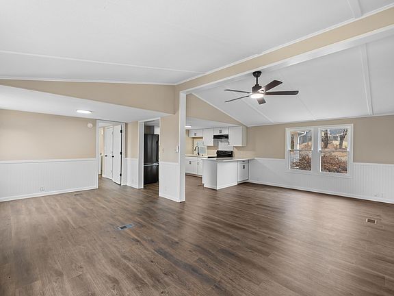3rd image of 41 Pine Hill Ln