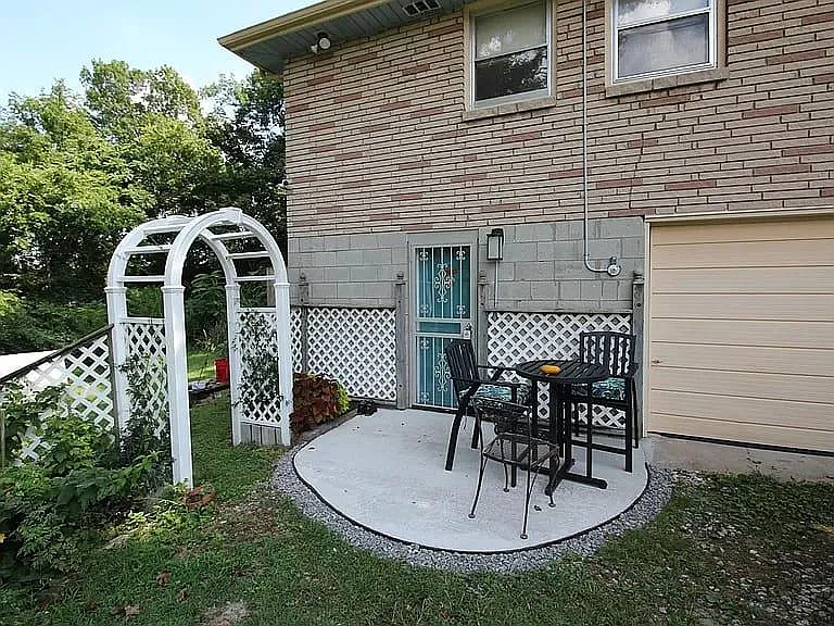 4 bed, 1825 sqft, $2,500 — Photo 2