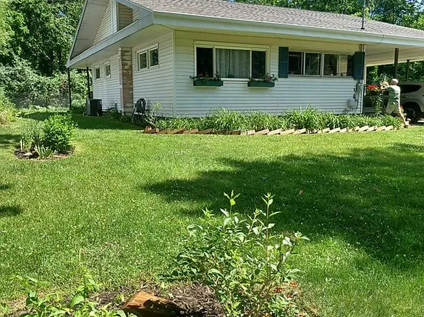 15 Lo Presto Ave, Hillsdale, MI 49242