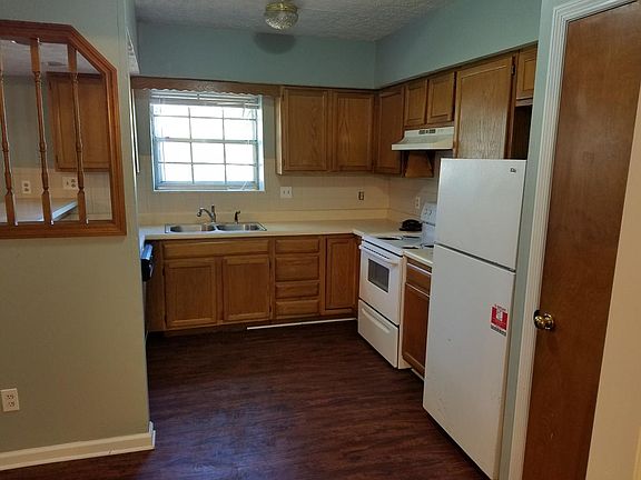 4th image of 902 Flanders Ln