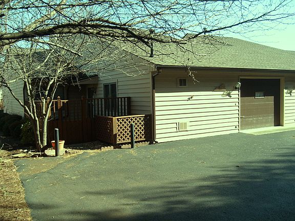 4th image of 423 Windward Dr SW