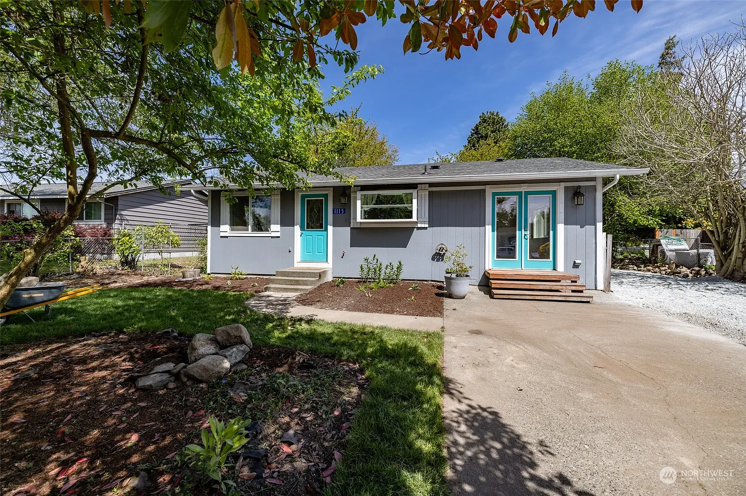 1115 Shuler Avenue photo 1