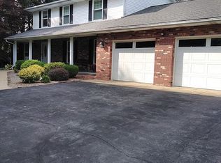 553 Baker Dr NW, Bolivar, OH 44612