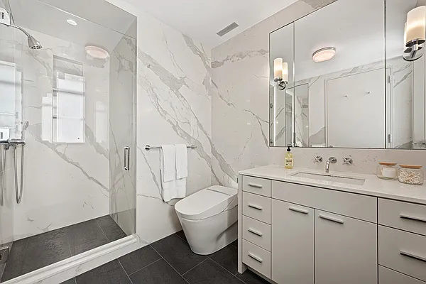 Bathroom, photo 2