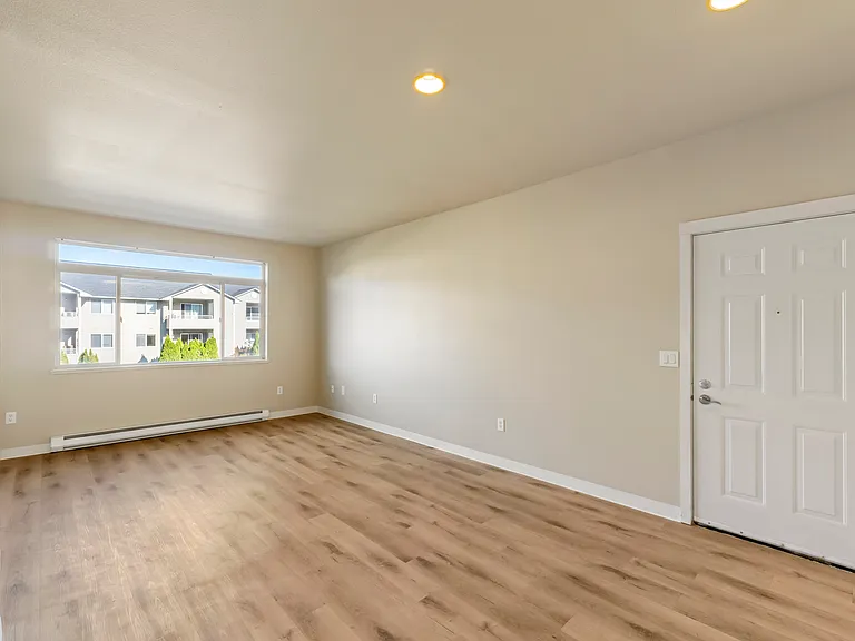 Ashton Apartments — Photo 87