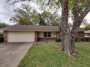 312 Huntingdon Dr, Irving, TX 75061