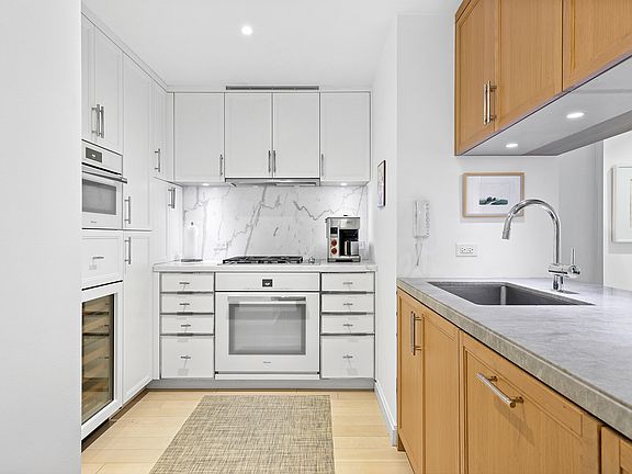 5th image of 212 Warren St APT 4R