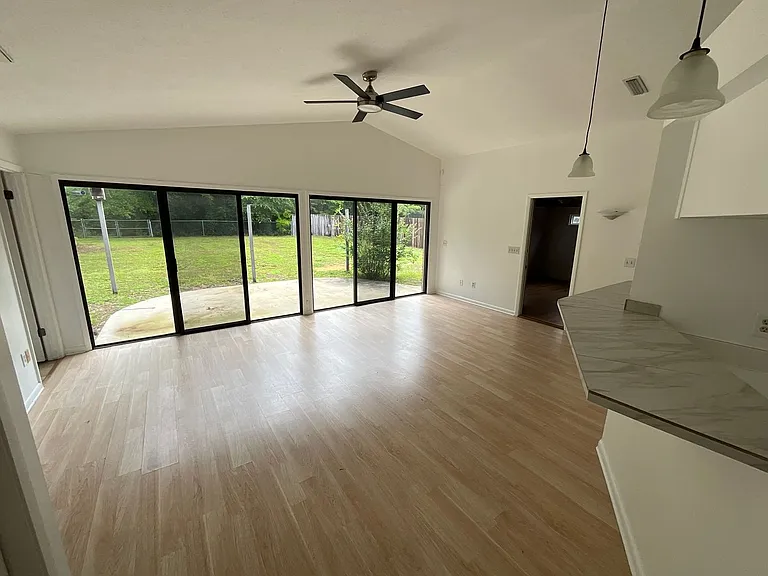 4050 Linwood Dr — Photo 6