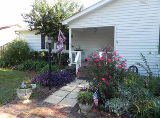 831 Scuffletown Rd, Simpsonville, SC 29681