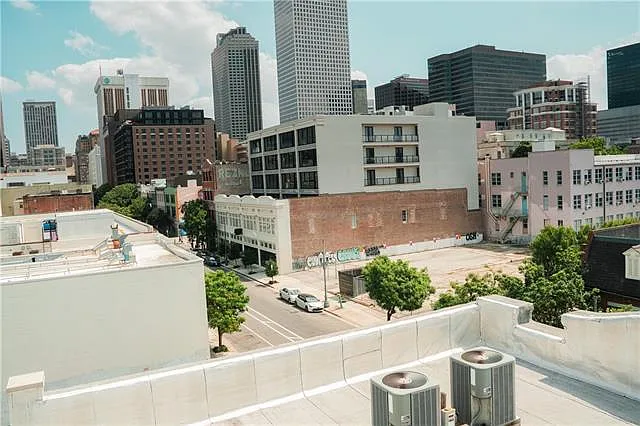 749 Baronne St #300 — Photo 27