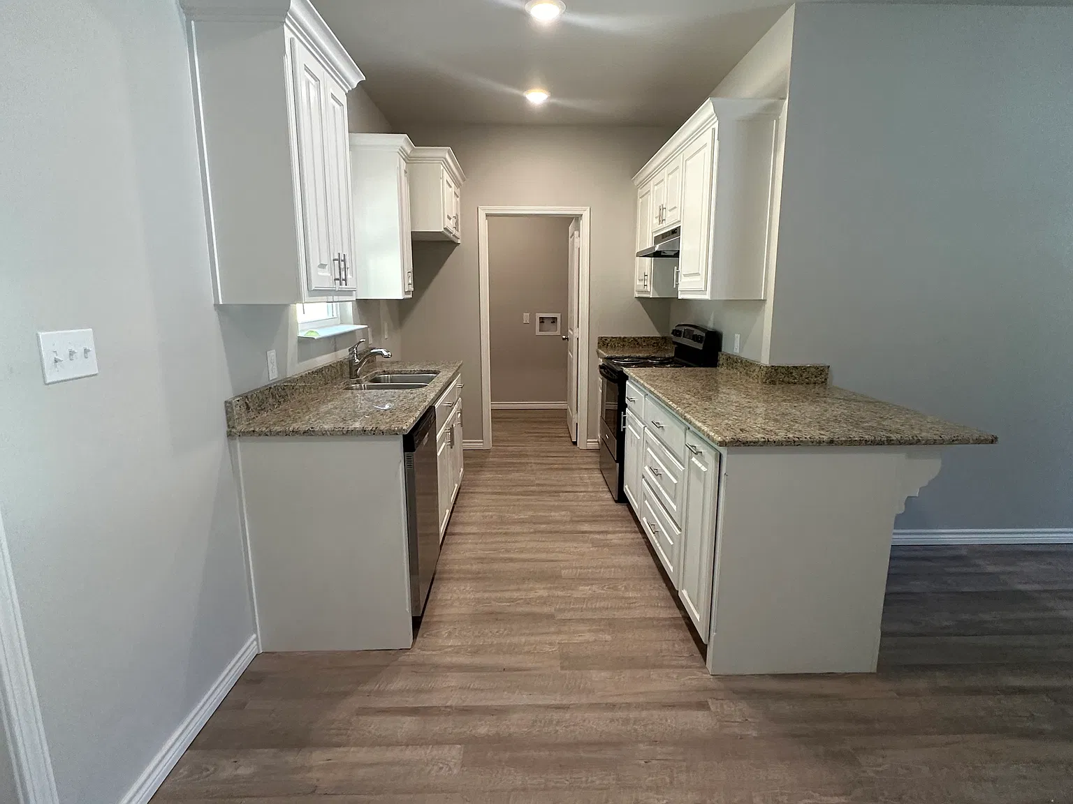 1701 Eastwood St — Photo 2