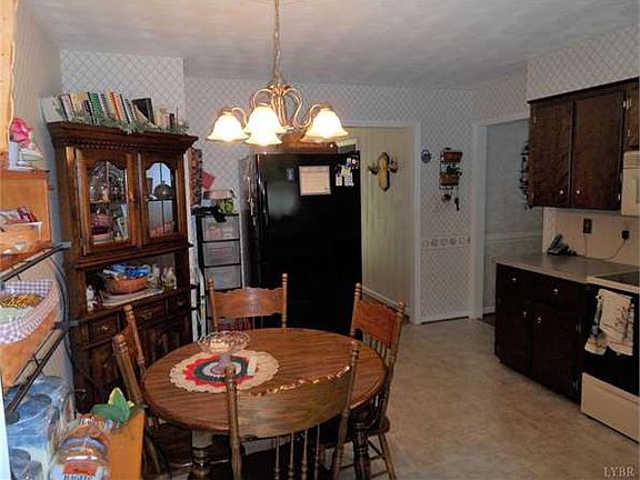 2nd image of 131 Cricket Hills Dr