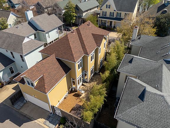 3rd image of 837 Harbor Isle Cir E