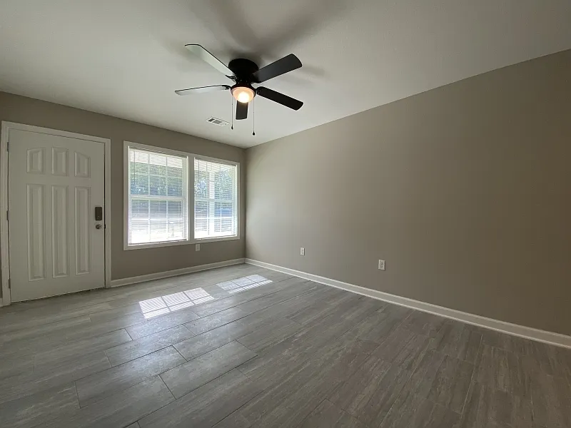 4 bed, 1150 sqft, $1,525 — Photo 2