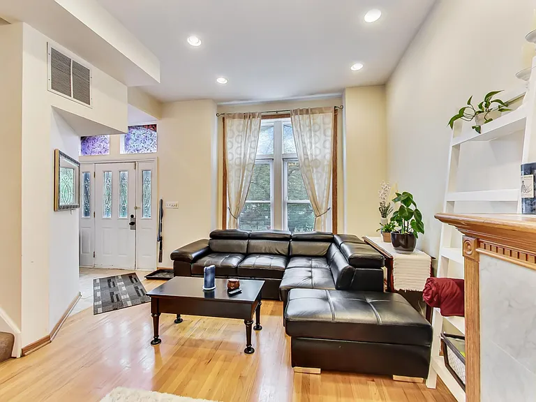 733 N Hoyne Ave #1 — Photo 7
