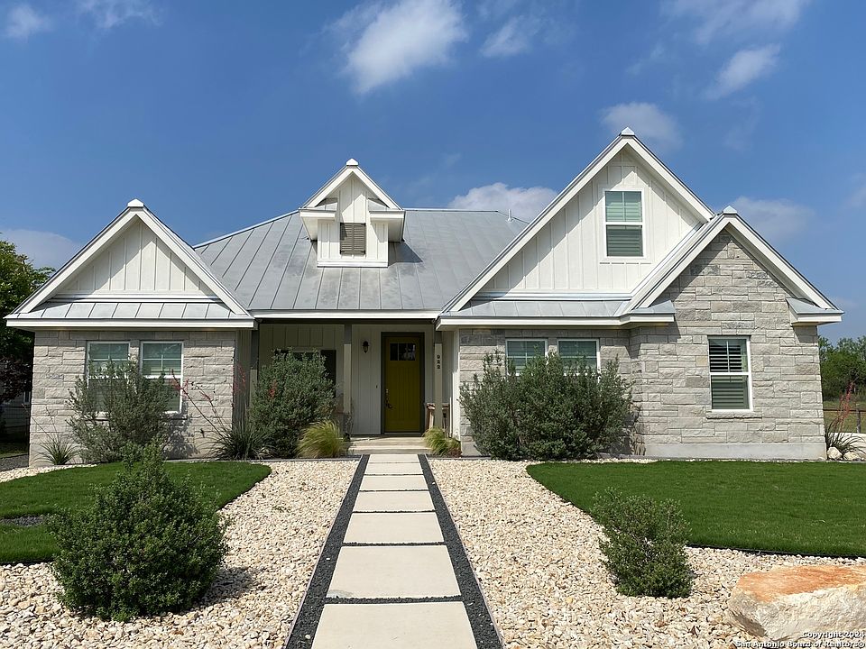 1st image of 922 Laurel Ln.