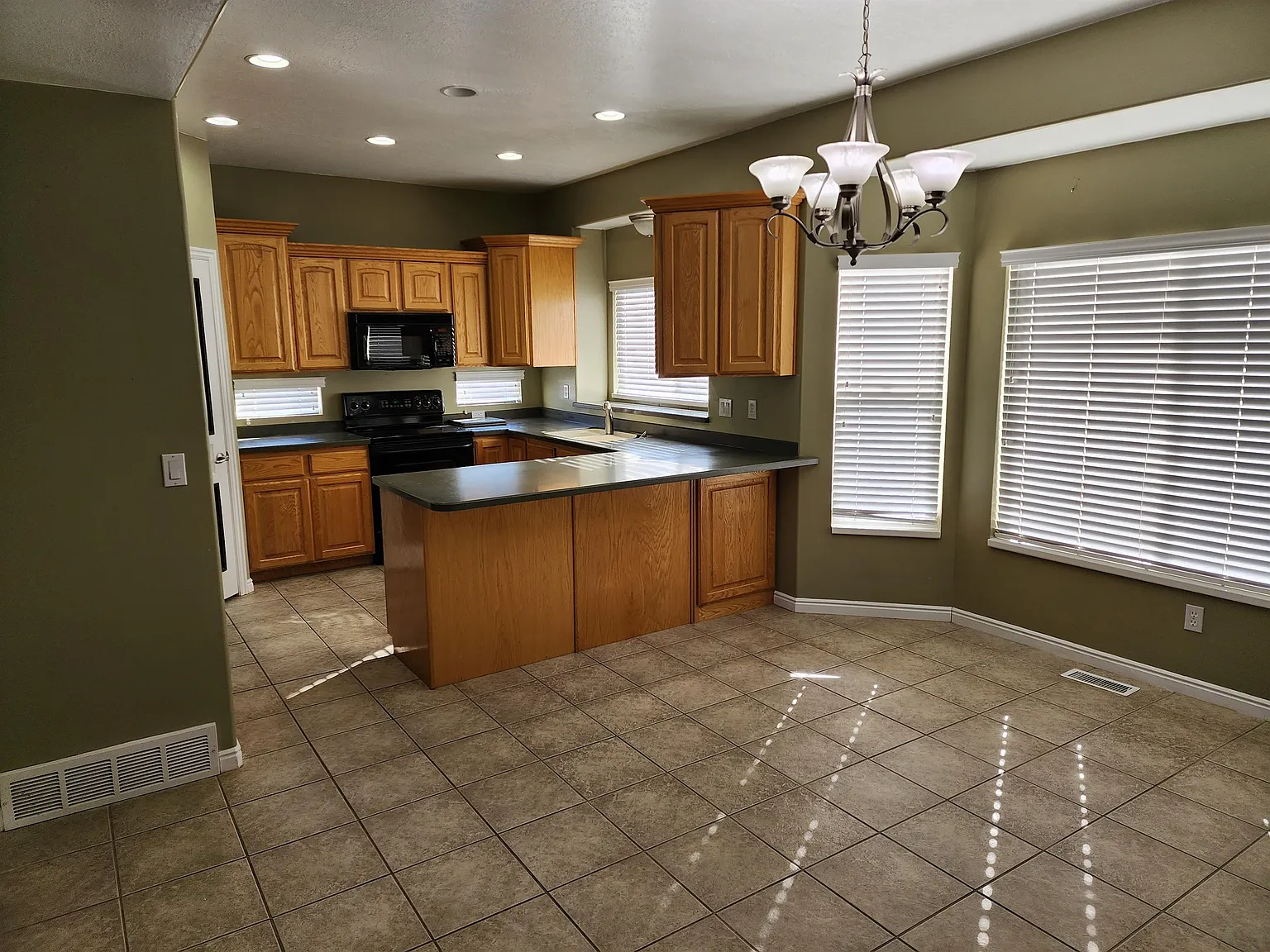 1193 Clinton - 1 — Photo 3