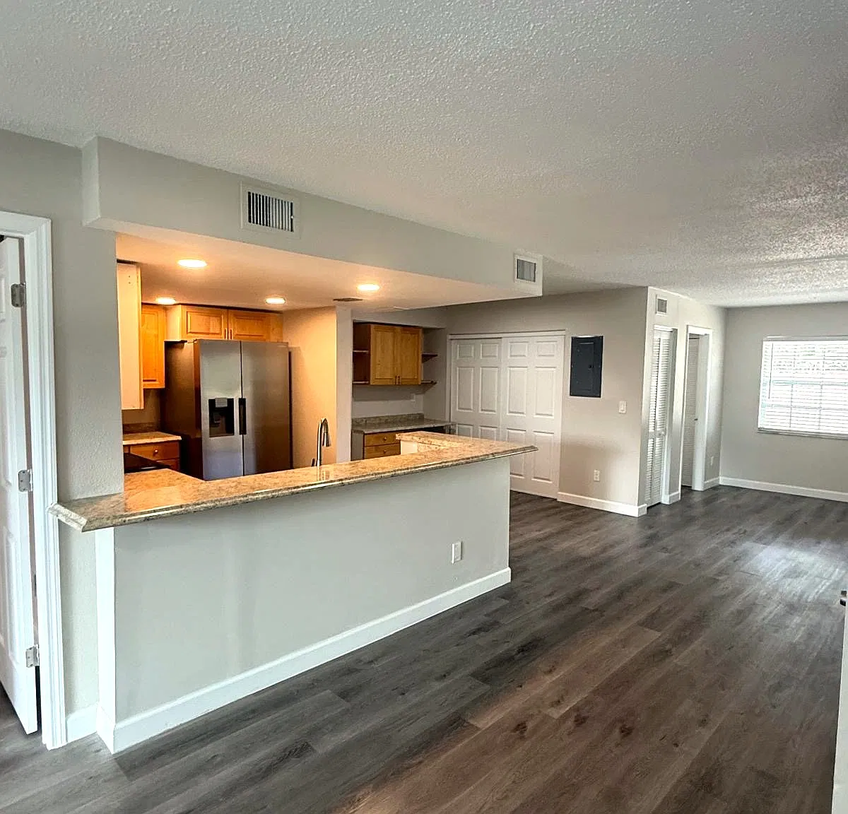 3 bed, 1370 sqft, $2,700 — Photo 4