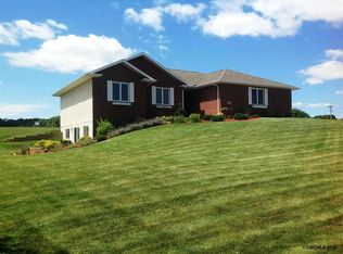 2275 Wedgewood Dr, Dubuque, IA 52002