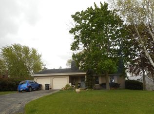 731 Thackeray Trl, Oconomowoc, WI 53066