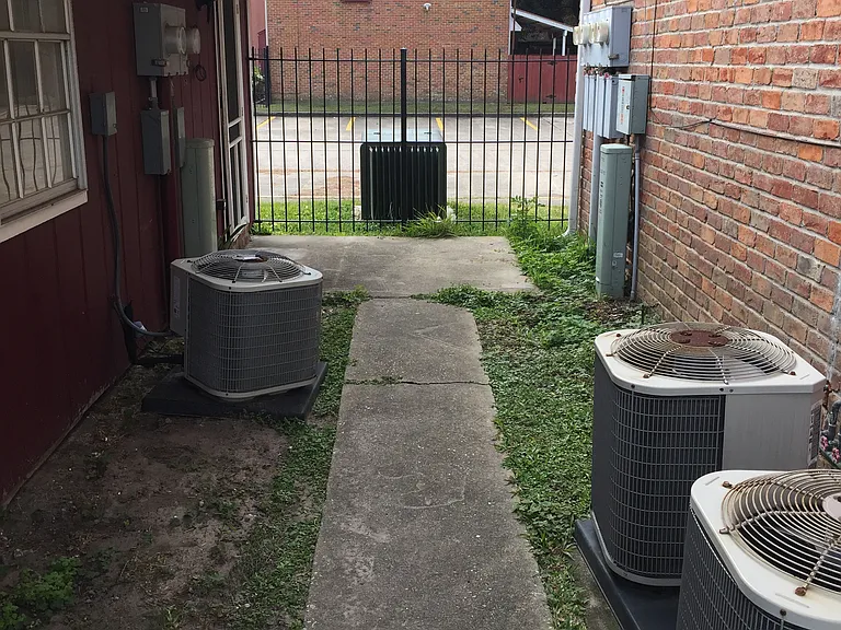 7701 Downman Rd — Photo 10