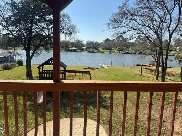1334 Kiowa Dr E, Lake Kiowa, TX 76240