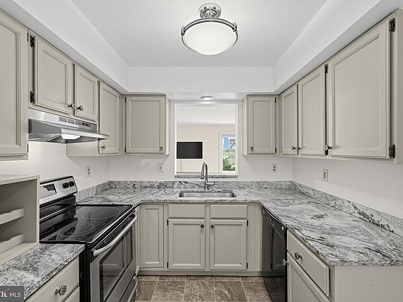 2nd image of 16 Oak St