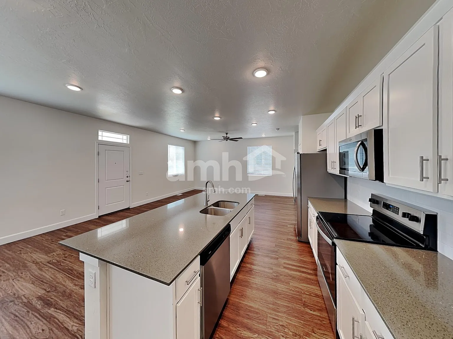 5 bed, 3.5 bath, 2750 sqft, $3,025 — Photo 3