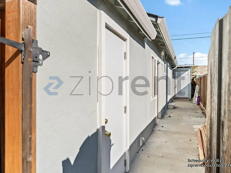 1729 Laine Ave #2 — Photo 3