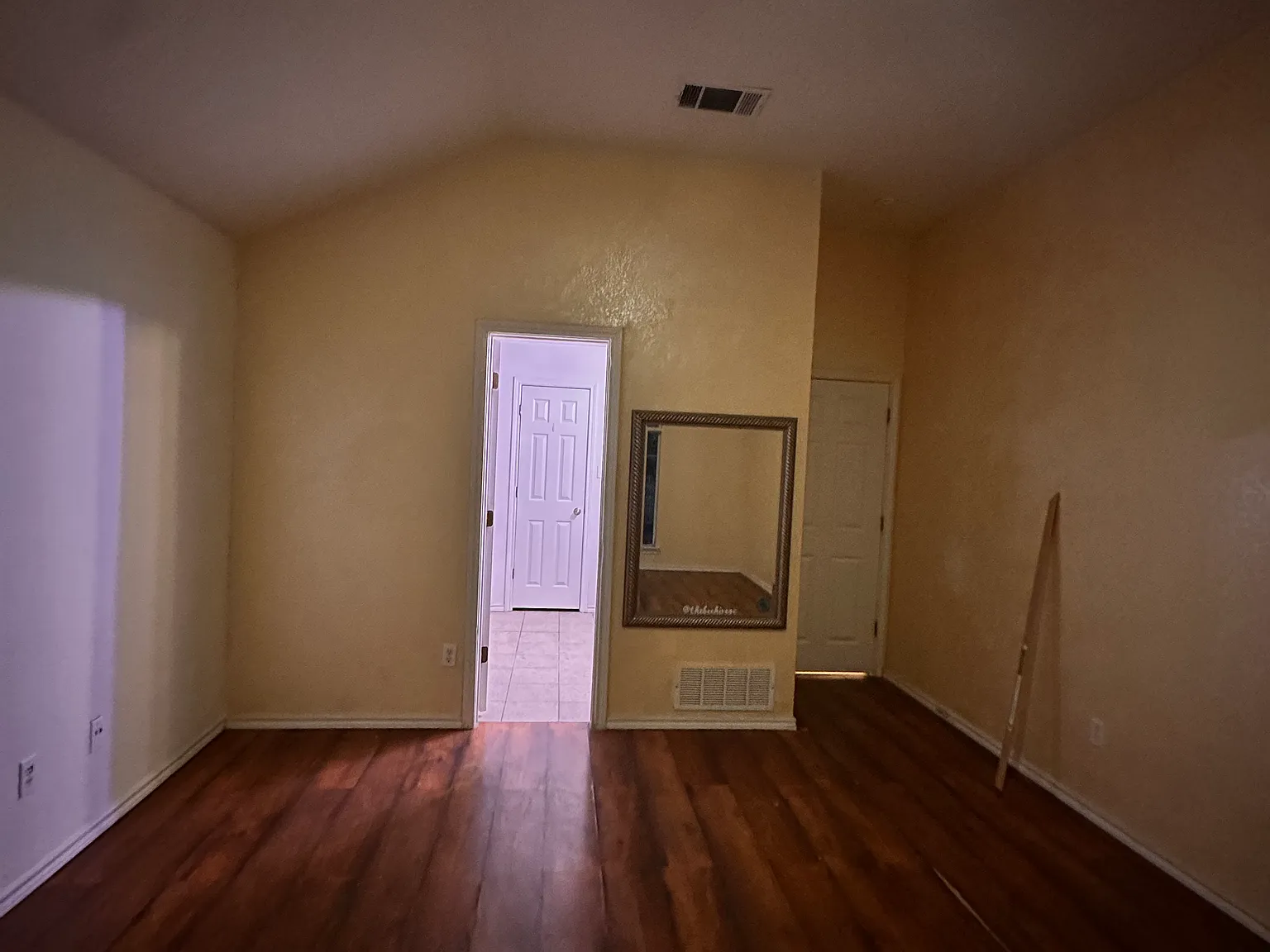 3 bed, 1411 sqft, $2,136 — Photo 1