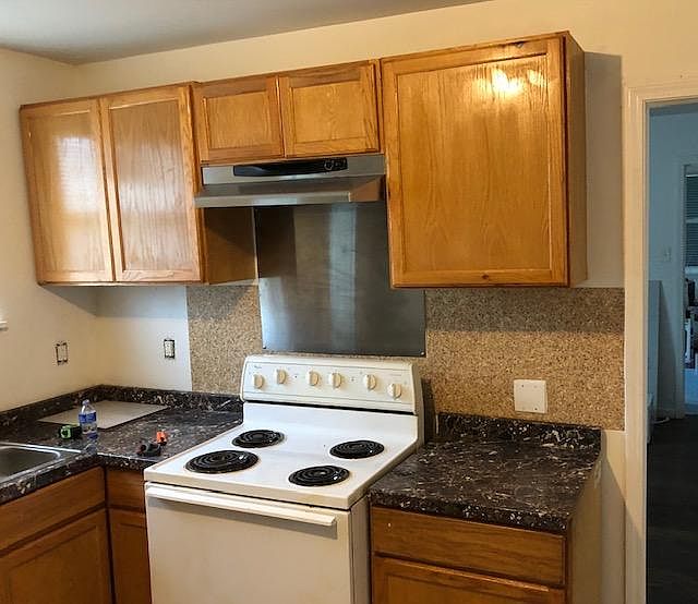 2nd image of 2136 Lamanche St