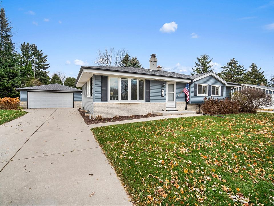 1st image of 218 W Lilac Ln