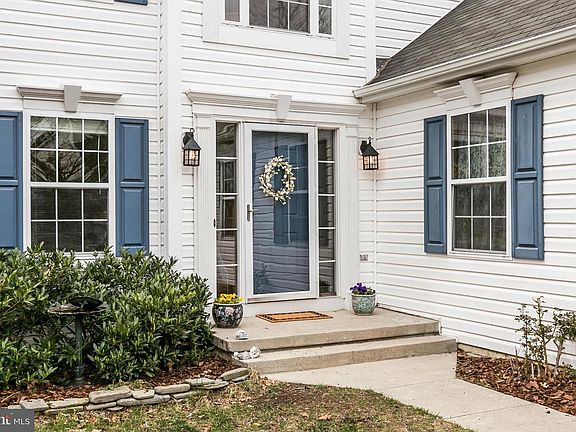 3rd image of 609 Robinson Place Ct