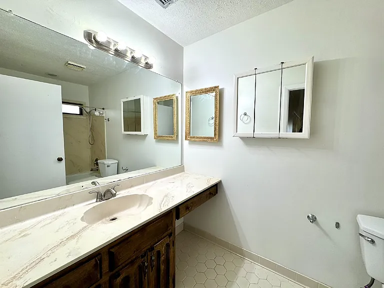300 Cherry St #4 — Photo 10