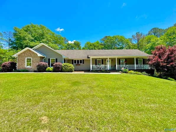 690 3rd St N, Guin, AL 35563